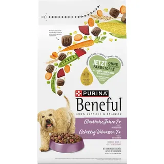 Beneful Gelukkig volwassen senior met kip